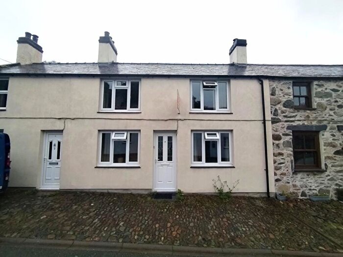 2 Bedroom Cottage To Rent In High Street, Glasinfryn, LL57