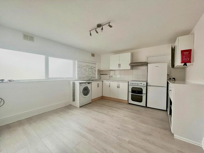 1 Bedroom Flat To Rent In Babbacombe Road, Torquay, Devon, TQ1