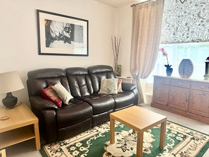 2 Bedroom Maisonette To Rent In Sherwell Valley, TQ2