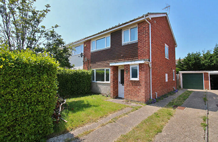 3 Bedroom Semi-Detached House For Sale In Beverley Road, Stubbington, Fareham, PO14