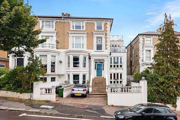 2 Bedroom Flat For Sale In Westwood Park, Forest Hill, SE23