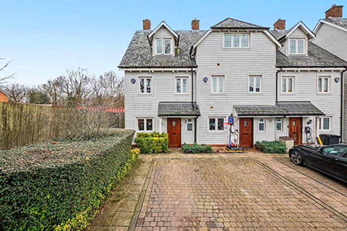 3 Bedroom End Of Terrace House For Sale In Ashleigh Gardens, Blue Bell Hill, Chatham, ME5