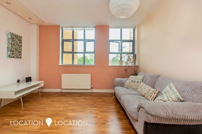 1 Bedroom Flat To Rent In Somerford Grove, London, N16