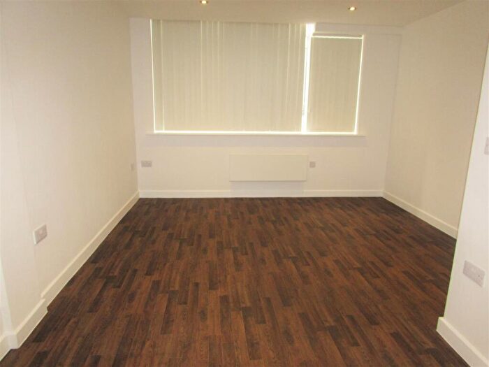 1 Bedroom Flat To Rent In One Bedroom Apartment, Parking Included, BH1