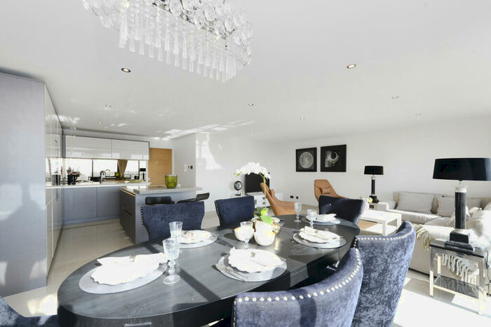 2 Bedroom Apartment To Rent In Cresta House, Finchley Road, London, NW3