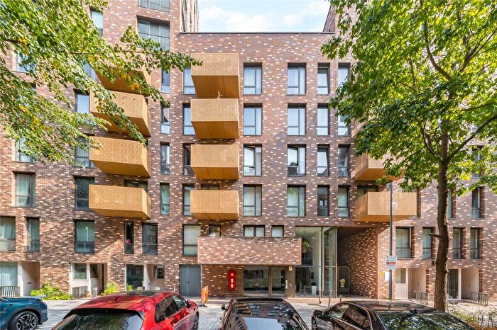2 Bedroom Flat To Rent In Nelson Walk, Bow, London, E3