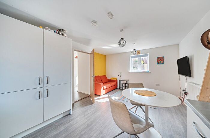 1 Bedroom Flat For Sale In Fairfax Lane, Royston, Hertfordshire, SG8