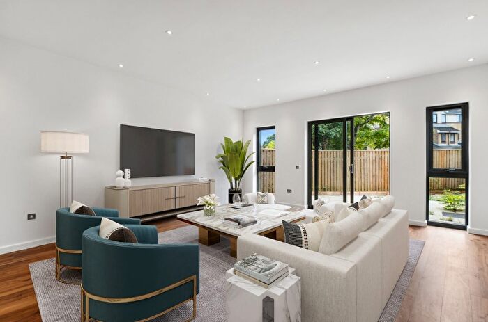 5 Bedroom Property To Rent In Gunnersbury Mews, Gunnersbury, W4