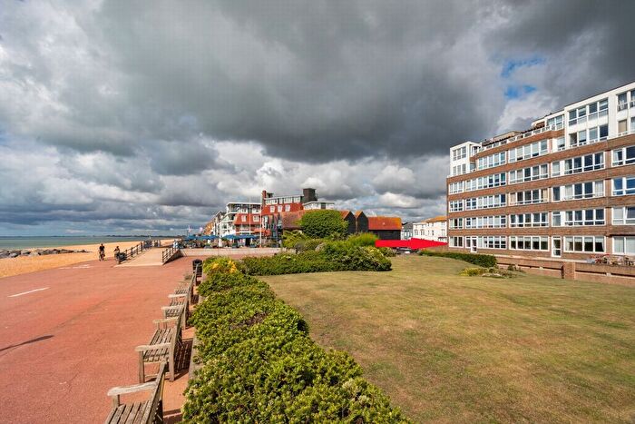 3 Bedroom Flat For Sale In South Road, Hythe, CT21