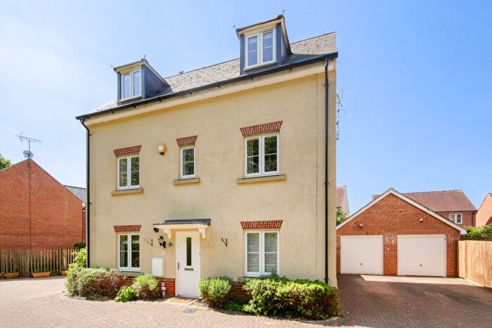 4 Bedroom Detached House For Sale In The Robins, Jennetts Park, RG12