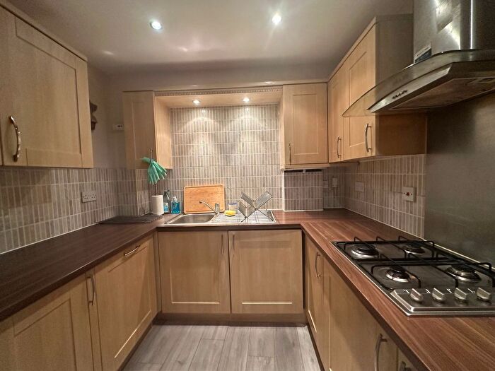2 Bedroom Flat To Rent In Poplar High Street, Canary Wharf, London, E14