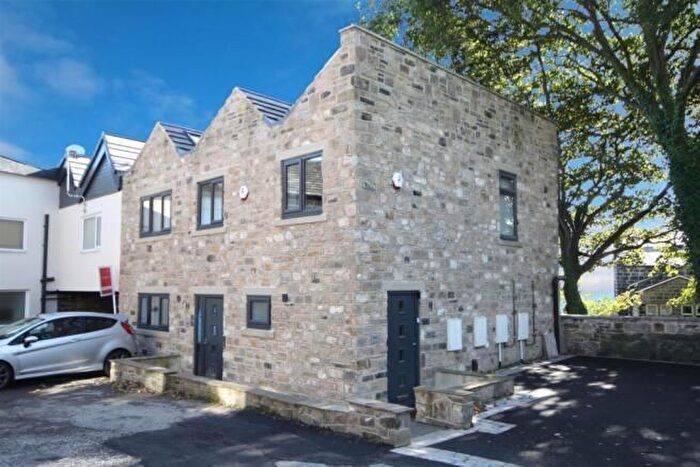 2 Bedroom Flat To Rent In Town Street, Rawdon, Leeds, LS19