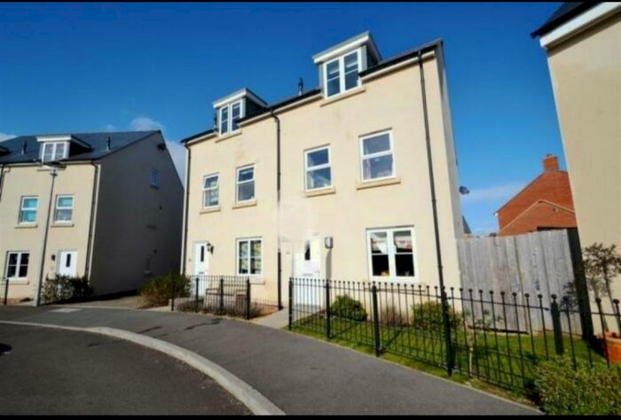 4 Bedroom Town House To Rent In Redpoll Drive, Portishead, BS20