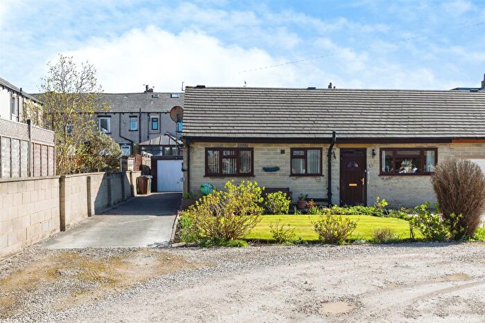 3 Bedroom Semi Detached Bungalow For Sale In Tanglewood Court, Bradford, BD6