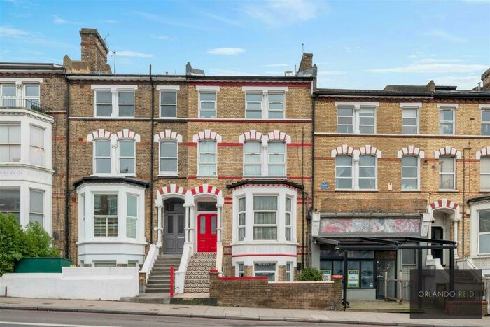 4 Bedroom Apartment To Rent In Battersea Rise, Battersea, SW11