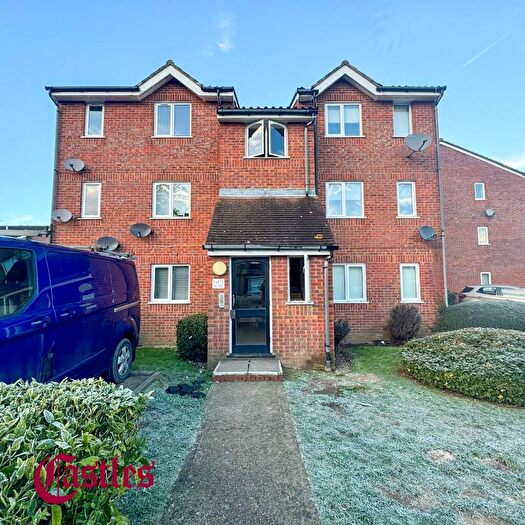 1 Bedroom Flat To Rent In Howard Close, Waltham Abbey, Essex, EN9