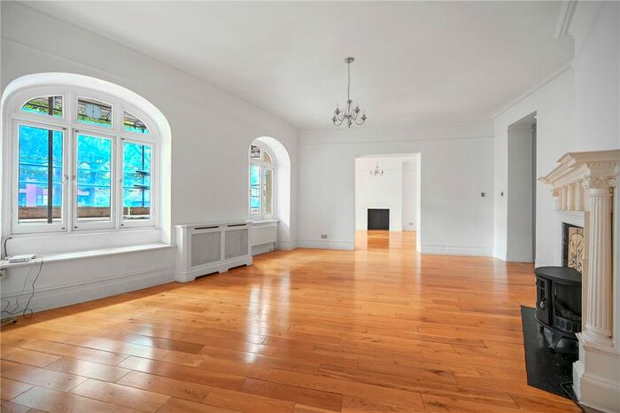 4 Bedroom Flat To Rent In Iverna Court, Kensington, London, W8