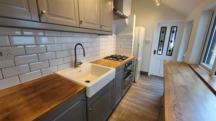 2 Bedroom House To Rent In Chase Side, Enfield, EN2