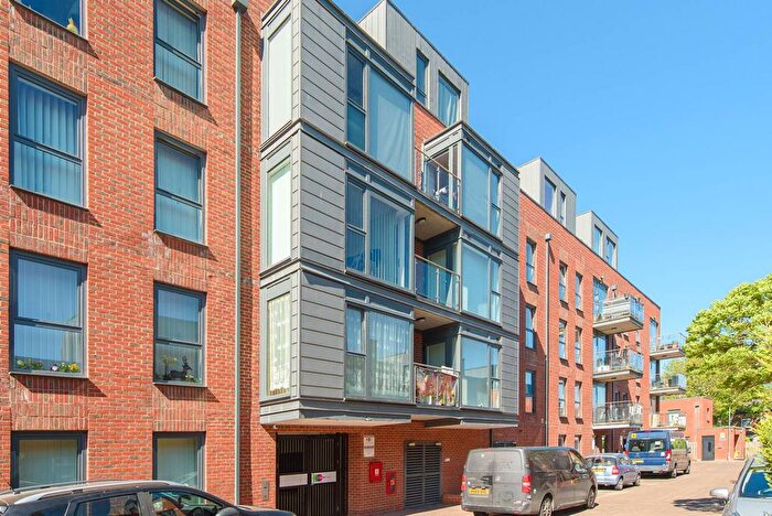 1 Bedroom Flat For Sale In Zenith Close, Colindale, London, NW9