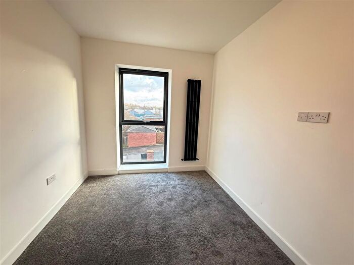 2 Bedroom Flat To Rent In Two Bedroom- Black Lake, West Bromwich, B70