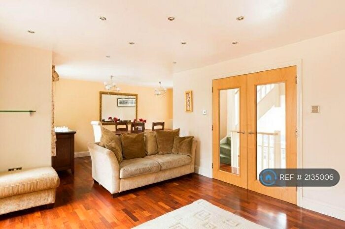 4 Bedroom Semi-Detached House To Rent In Wapping High Street, London, E1W