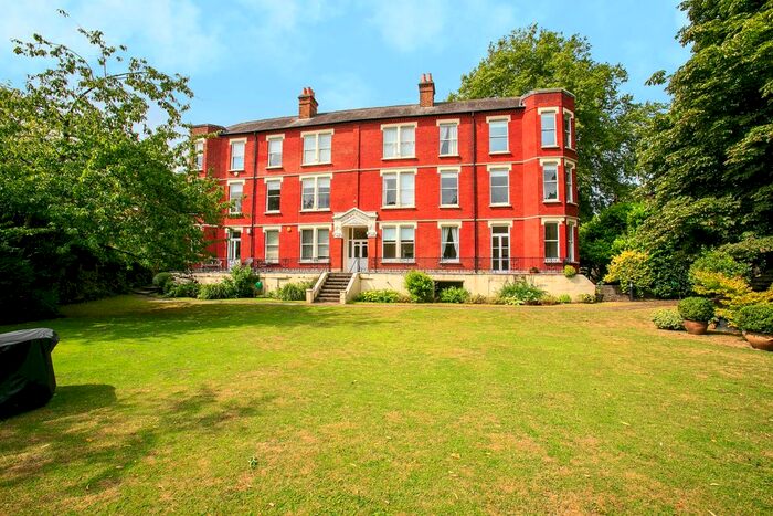 4 Bedroom Flat To Rent In Clevedon Road, Richmond, TW1