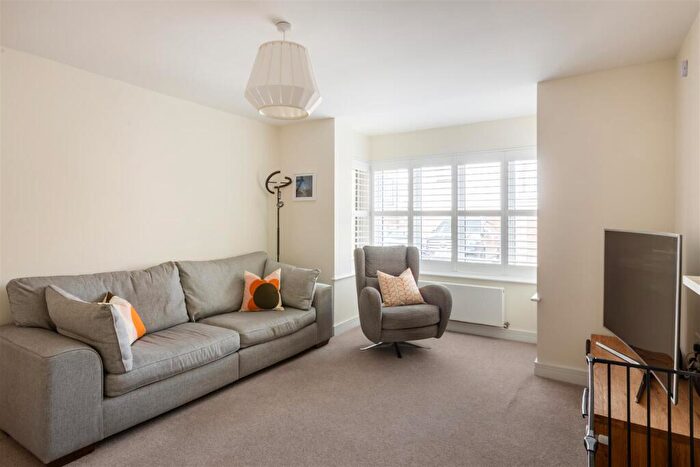 4 Bedroom Detached House For Sale In Sycamore Mews, Caterham, CR3
