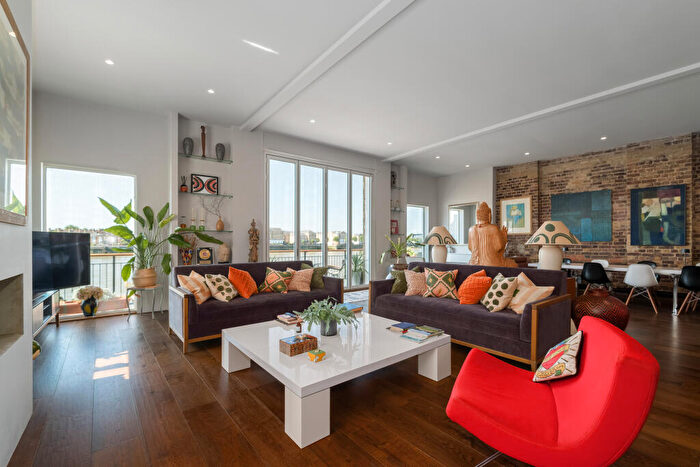 3 Bedroom Flat For Sale In Narrow Street, London, E14