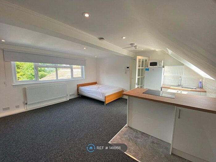 Studio To Rent In Blenheim Park Road, South Croydon, CR2