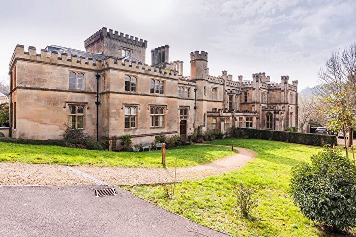 3 Bedroom Flat For Sale In Warleigh Manor, Bath, BA1