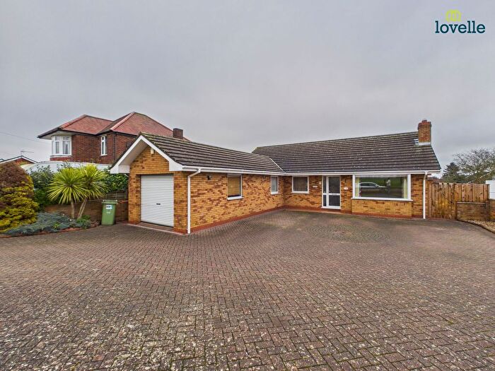 3 Bedroom Bungalow For Sale In Westfield Approach, North Greetwell, LN2