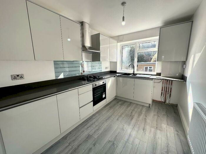 2 Bedroom Flat To Rent In Tower Road, Orpington, Kent, BR6