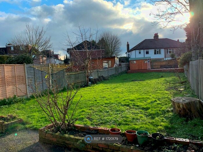 3 Bedroom Semi-Detached House To Rent In Mount Road, Mitcham, CR4