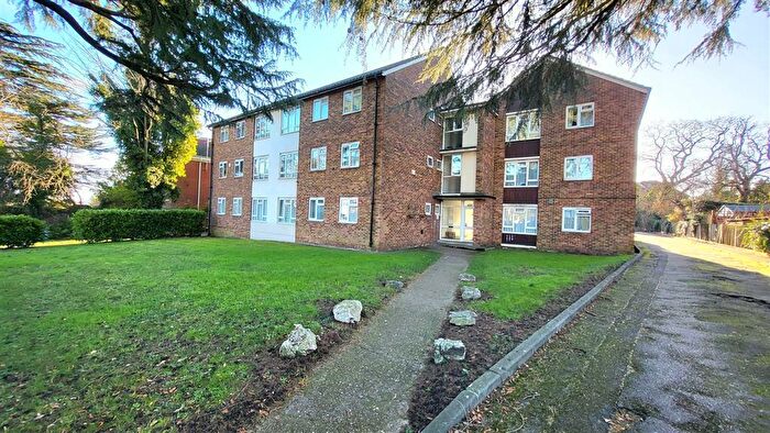 3 Bedroom Apartment To Rent In Culloden Road, Enfield, EN2