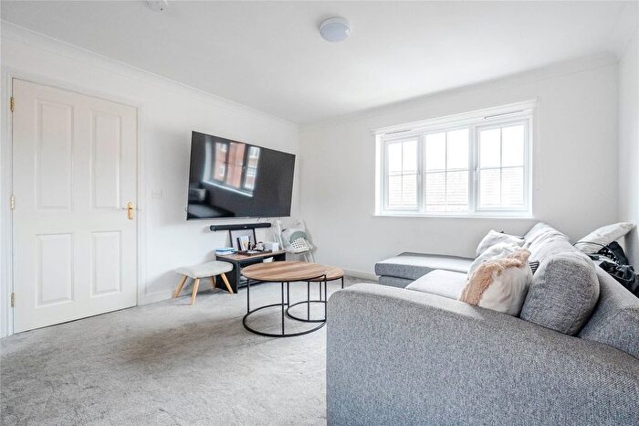 2 Bedroom Flat For Sale In Bramley Court, Dunstable, Bedfordshire, LU5