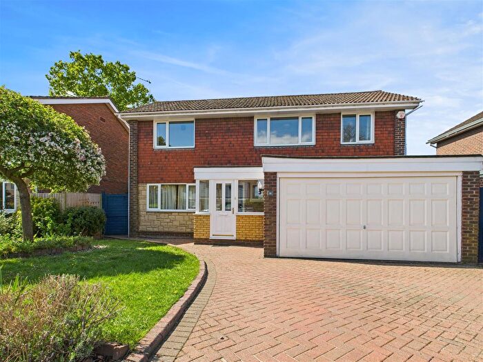 4 Bedroom Detached House For Sale In St. Martins Drive, Walton-On-Thames, KT12