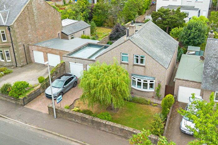 3 Bedroom Link Detached House For Sale In Dorward Place, Montrose, DD10