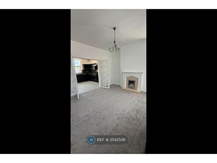 2 Bedroom End Of Terrace House To Rent In Lumn Road, Hyde, SK14