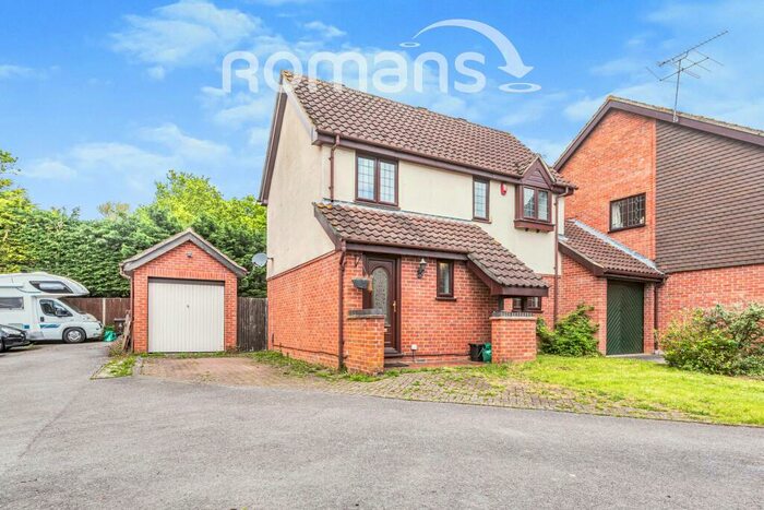 3 Bedroom Link Detached House To Rent In Hilmanton, Lower Earley, RG6