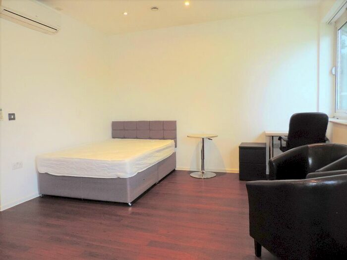 1 Bedroom Flat To Rent In Guildford Park Road, Guildford, GU2