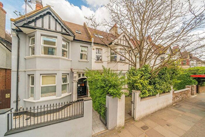 2 Bedroom Flat To Rent In Brondesbury Park, London, NW2