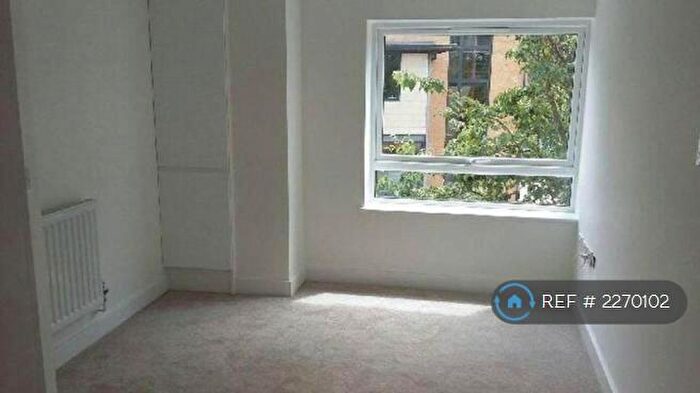 1 Bedroom Flat To Rent In Stroud House, Hook, RG27