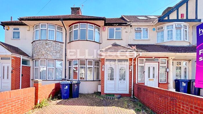 3 Bedroom Terraced House For Sale In Windermere Road, Southall, UB1