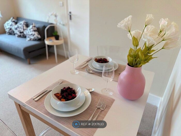 1 Bedroom Flat To Rent In Horn Lane, London, W3