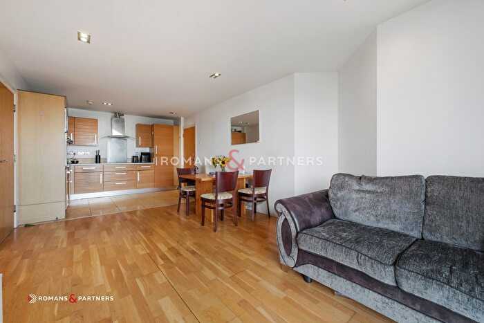 2 Bedroom Flat To Rent In City Tower, Limeharbour, Isle Of Dogs, E14