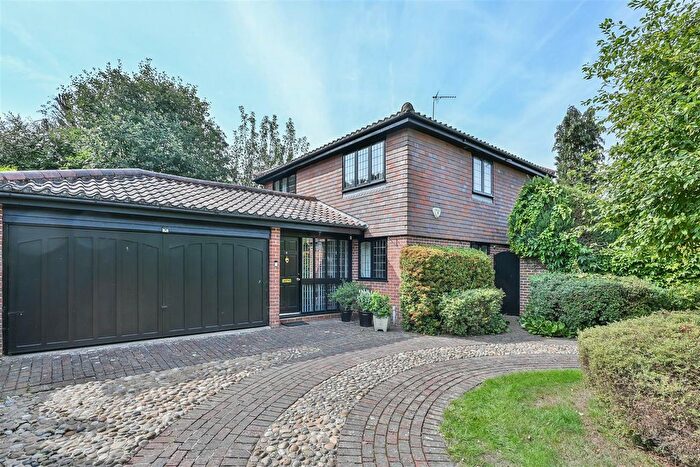 4 Bedroom Detached House For Sale In Oxford Court, Warley, Brentwood, CM14