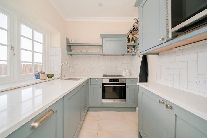 2 Bedroom Flat To Rent In Hill Street, Richmond, TW9