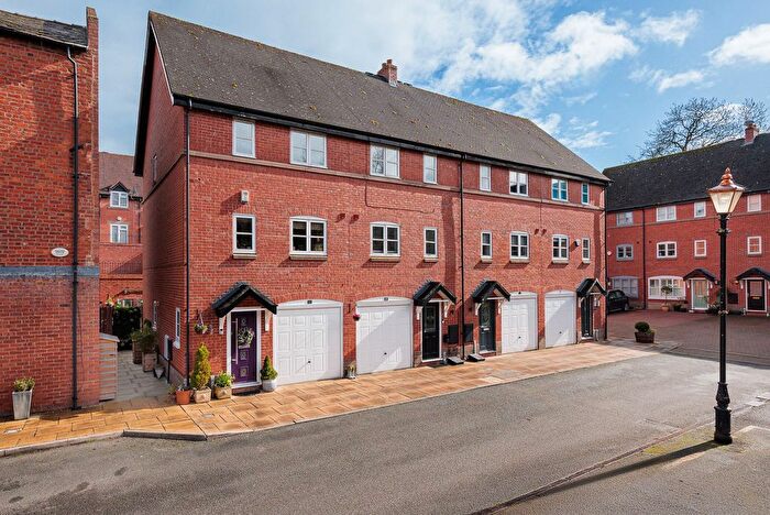 3 Bedroom Town House For Sale In Old Mill Place, Tattenhall, CH3