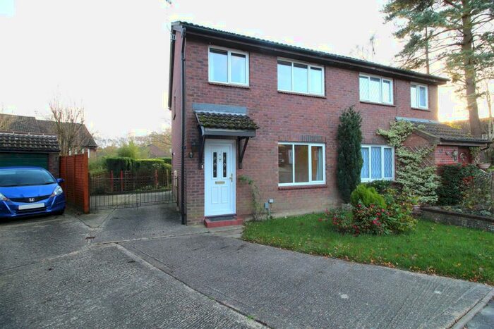 3 Bedroom Semi-Detached House To Rent In Wooding Grove, Tollgate Hill, RH11