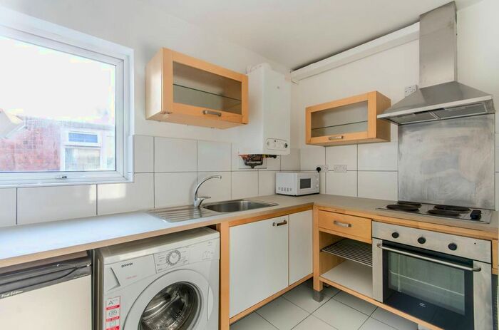 3 Bedroom Maisonette To Rent In Leghorn Road, Kensal Green, London, NW10